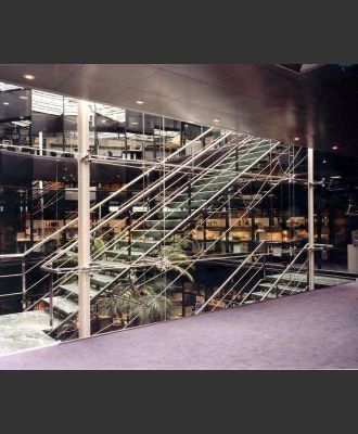 2-3-A0xwV2lMP9Tr9oXq